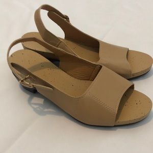 Tan Heals Women Size 9